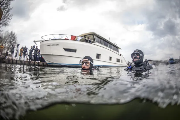 Türk Polis Teşkilatı'nın 174. kuruluş yıl dönümü dolayısıyla Haliç'de 'Vatan Dalışı' yapıldı-7