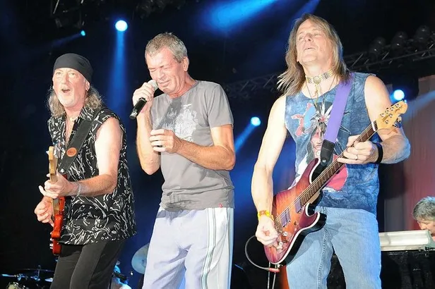 dunyanin-en-onemli-muzik-grubu-deep-purplenin-istanbul-konseri-oncesinde-bakin-hangi-turk-yemeklerini-istedile-1653420044330.jpeg Dünyanın en önemli müzik grubu Deep Purple İstanbul konseri öncesinde bakın hangi Türk yemeklerini istedi-8