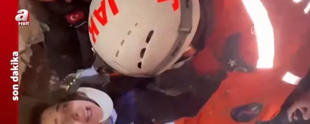 İzmirdeki depremde enkaz altında kalan Buse Hasyılmazın kurtarılma anları A Haberde