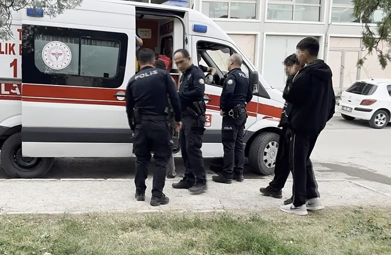 Aksaray'da dehşet anları! 16 yaşındaki çocuk tartıştığı genci sırtından bıçakladı-2