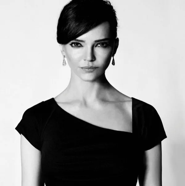 hande-ataizi-oglu-leon-ve-sevgilisi-dinc-aydogdu-facianin-esiginden-dondu-yanarak-olmekten-son-anda-kurtulan-h-1658070364538.jpg Hande Ataizi, oğlu Leon ve sevgilisi Dinç Aydoğdu facianın eşiğinden döndü! Yanarak ölmekten son anda kurtulan Hande’den ilk açıklama...-4