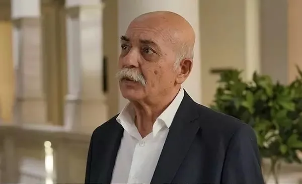 kizilcik-serbeti-dizisinde-apo-gelismesi-ahmet-mumtaz-taylan-acikladi-3-sezonda-settar-tanriogen-1713558301155.jpeg Ahmet Mümtaz Taylan açıkladı! Kızılcık Şerbeti dizisinde Apo gelişmesi! 3. sezonda Settar Tanrıöğen...-3