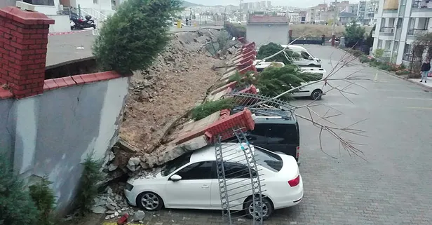 Manzarayı görünce şoka girdiler!! İzmir'de istinat duvarı çöktü, 20 araç zarar gördü