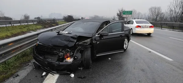 son-dakika-tem-otoyolunda-meydana-gelen-zincirleme-kazada-6-luks-arac-birbirine-girdi-1608025567566.jpg SON DAKİKA: TEM Otoyolu'nda meydana gelen zincirleme kazada 6 lüks araç birbirine girdi-7