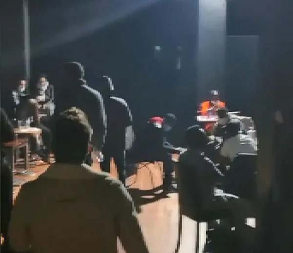 Koronavirüs tedbirlerine rağmen Beyoğlu'nda isyan ettiren görüntüler!-2