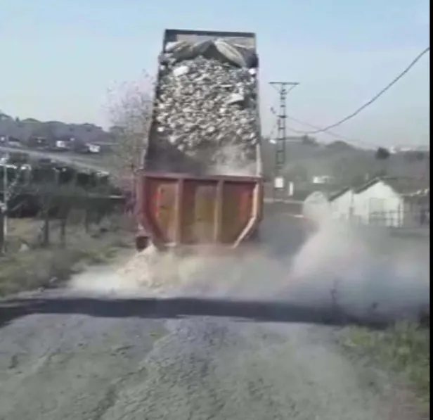 Tuzla'da kaçak döküm dehşeti! Ekipleri fark edince yolun ortasına dökerek kaçtı-4