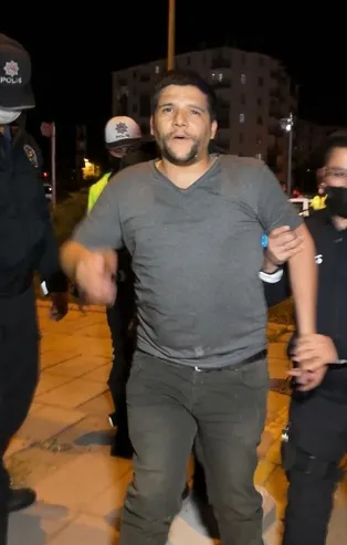 SON DAKİKA: Kısıtlamayı ihlal eden alkollü sürücü polise hakaret edip basına saldırdı