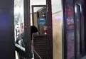 Gaizosmanpaşa'da hırsızlar yakalanınca ortalığı birbirine kattı! O anlar kamerada
