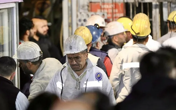 a-haber-ekranlarina-katilan-cinli-maden-muhendisi-sing-senhua-merak-edilen-sorulari-cevapladi-1665796645877.jpeg A Haber ekranlarına katılan Çinli Maden Mühendisi Sing Senhua merak edilen soruları cevapladı "İlk 72 saat çok kritik"-3