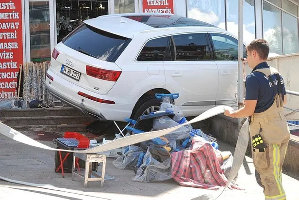 cekmekoyde-feci-kaza-yasli-surucu-iki-kadini-ezdi-1657967389020.jpeg Çekmeköy'de feci kaza! Yaşlı sürücü iki kadını ezdi-4