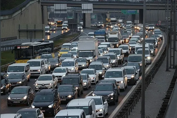 SON DAKİKA: Tam kapanma öncesi İstanbul'da trafik yoğunluğu geceden başladı!-4