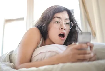 Elinden telefon düşmeyenler dikkat! Ekran süreniz o hastalığa davetiye çıkarıyor