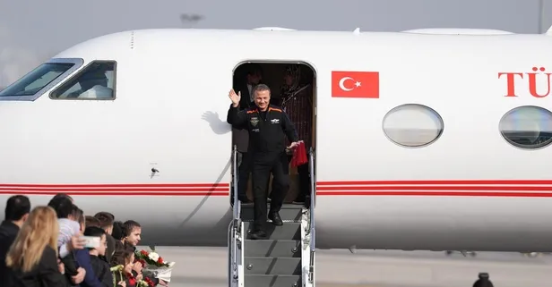Türkiye'nin ilk astronotu Alper Gezeravcı Türkiye'ye döndü