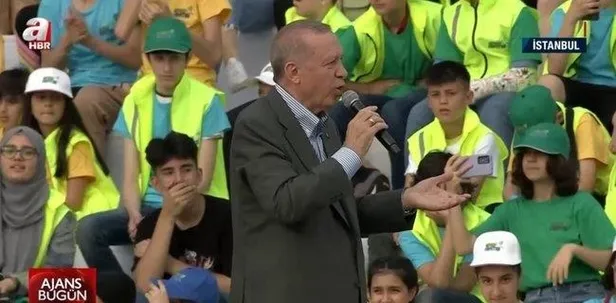 Başkan Erdoğan’ın havadaki elini sıkmaya çalışan Şevval Gökçukur A Haber’e konuştu: "Elini öpüp fotoğrafı vermek isterim!"-3