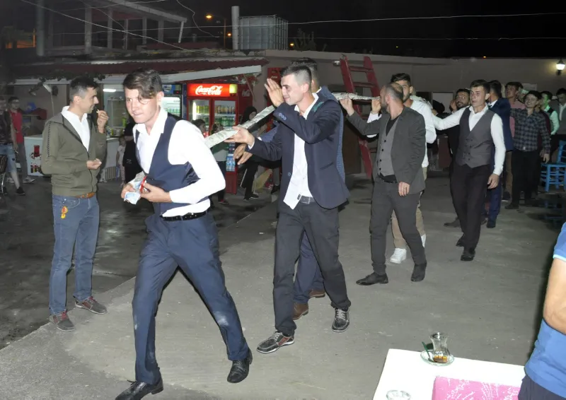 50 metrelik düğün takısı görenleri şaşkına çevirdi - 4