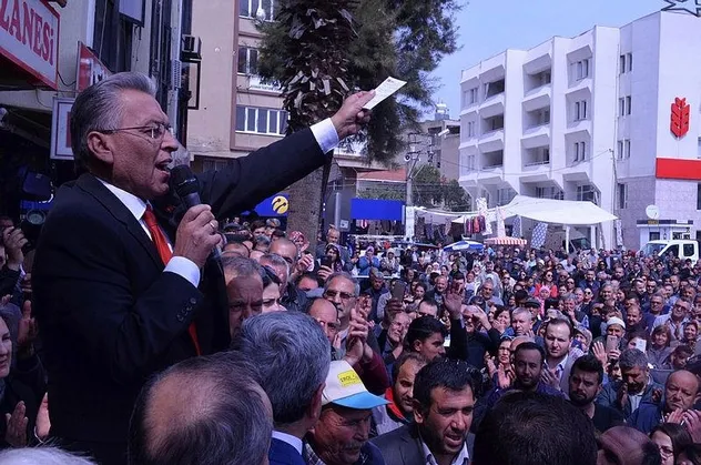 CHP’li İsmail Uygur’un torpil skandalına tepkiler sürüyor: Koca Torbalı’da liyakat sahibi bir oğlun mu vardı?