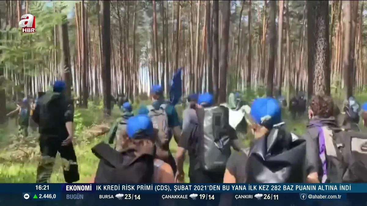 Almanya’da Tesla fabrikasına baskın! Yüzlerce protestocu bir araya geldi!