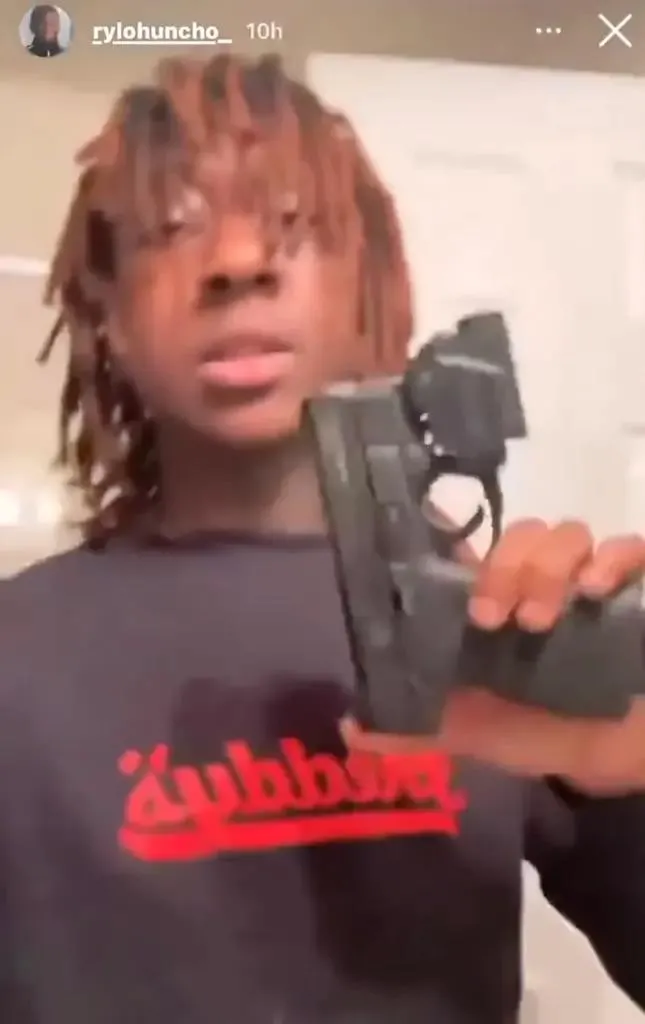 abdli-rapci-rylo-huncho-tik-diye-gitti-canli-yayinda-silah-patladi-1716274921275.jpeg ABD'li rapçi Rylo Huncho "tık" diye gitti: Canlı yayında şoke eden anlar-2