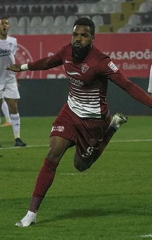 Fenerbahçe'nin transfer listesindeki Aaron Boupendza'dan bomba itiraf: Oynamak için sabırsızlanıyorum!