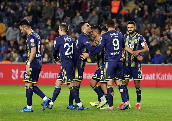 1581923347640.jpg Fenerbahçe'de Galatasaray maçı öncesi 3 isme talimat-1