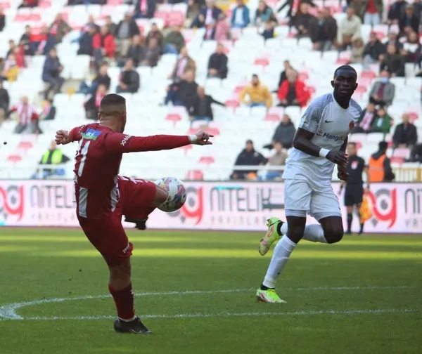 sivasspor-umraniyespor-macinda-puanlar-paylasildi-2-2-1668261728602.jpeg Sivasspor - Ümraniyespor maçında puanlar paylaşıldı: 2-2-8