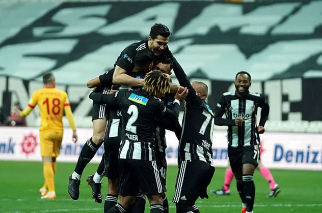 Beşiktaş'ta gözler sakatlarda! İşte Atiba ve Larin'de son durum