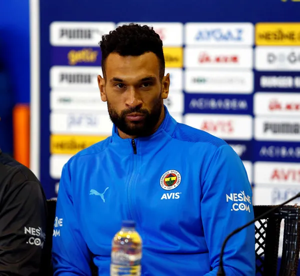steven-caulkerdan-fenerbahceyi-sok-eden-rest-1629118089636.jpg Steven Caulker’dan Fenerbahçe’yi şok eden rest!-3