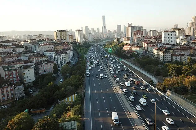 TEM'de trafiği kilitleyen kaza