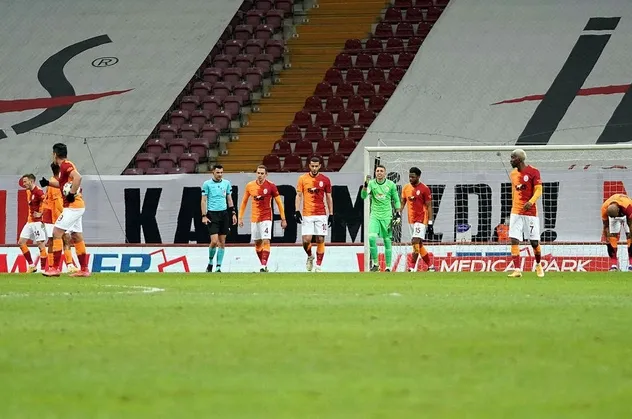 Galatasaray 5 günde tepetaklak oldu!