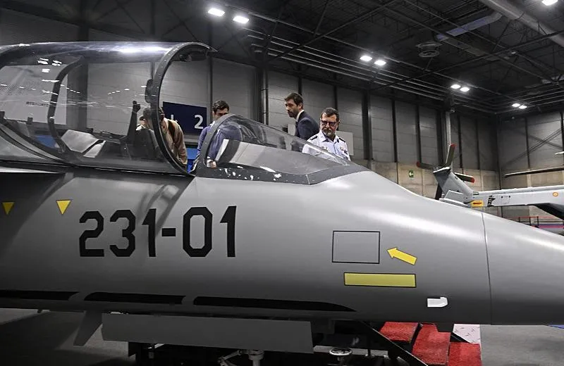 HÜRJET'e NATO ve diğer dünya ülkelerinin kapısını açacak anlaşma İspanya'da imzalandı. (AA)