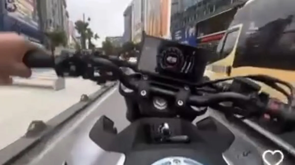 İstanbul Gaziosmanpaşa'da trafik dehşeti ! Motosikletli maganda polise meydan okudu: Buradayım enayiler!