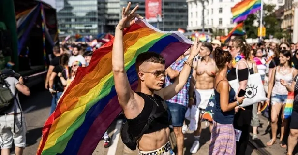 Büyük Aile Platformu, LGBT örgütlerinin kapatılması için TBMM'ye 150 bin ıslak imzalı dilekçe verdi