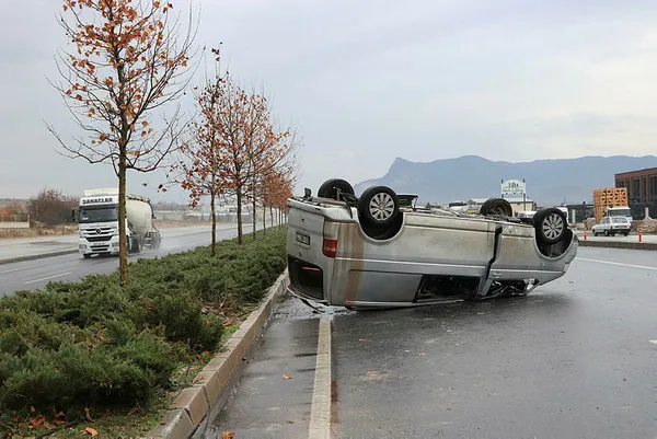 1609842695494.jpg Kontrolden çıkan minibüs takla attı! Yaralılar var-1