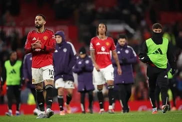 Manchester United’a evinde şok