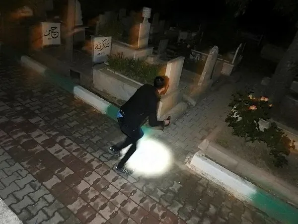 Çorum Belediye Başkanı'ndan açıklama! 'Mezarlıkta ağlayan kızın gizemini kameralar çözecek-3