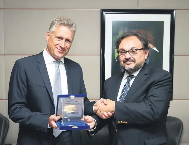 chpde-izmirdeki-agac-kiyimindan-sonra-ikinci-skandal-izmir-metro-ihalesini-529-milyon-fazlasina-baskasina-verd-1648511712861.jpeg CHP'de İzmir'deki ağaç kıyımından sonra ikinci skandal! İzmir metro ihalesini 529 milyon fazlasına başkasına verdiler-3