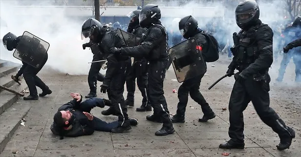 Fransız gazeteci Pascal-Moussellard: Fransa'da demokrasi acı içinde kıvranıyor