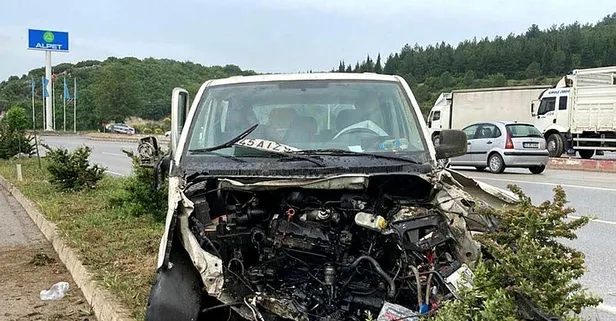 Son dakika: Manisa'da 3 aracın karıştığı kaza: 12 yaralı