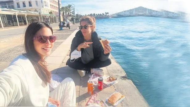 Ceylan Capa Nin Restoranlar Kapali Olunca Sahil Yoluna Yer Sofrasi Kurup Yemek Yemesine Elestiri Hic Hijyenik Degil Takvim