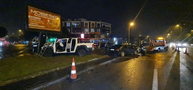 duzcede-feci-kaza-kamyonet-ile-otomobil-carpisti-cok-sayida-yarali-var-1665356037243.jpeg Düzce'de feci kaza! Kamyonet ile otomobil çarpıştı: Çok sayıda yaralı var-4