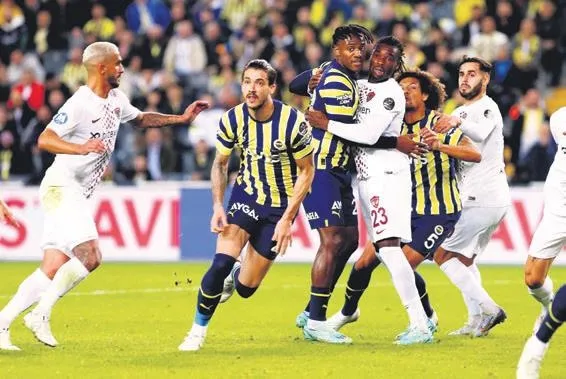 ust-uste-iki-yenilgi-ile-sarsilan-fener-hatayi-evinde-rahat-gecti-1672189009203.jpeg