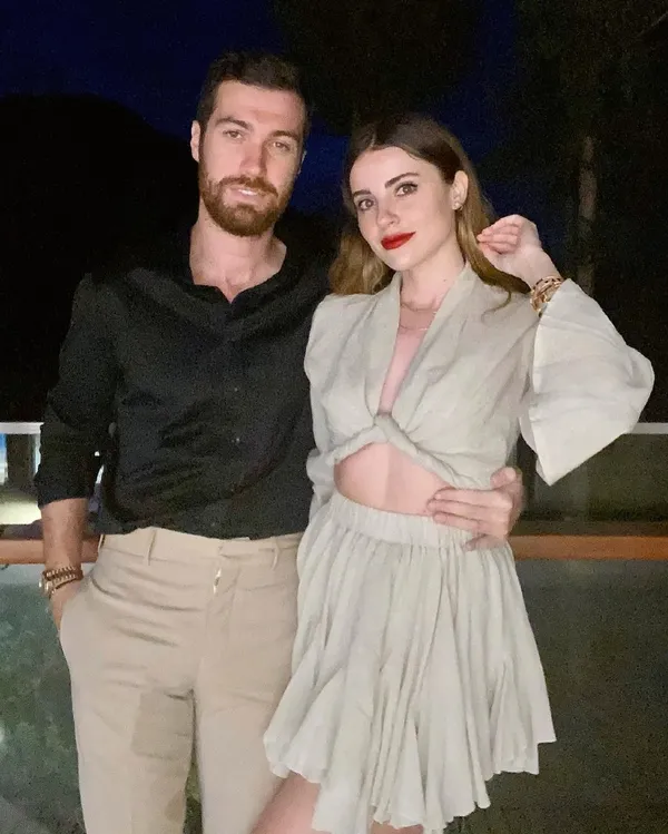 ogulcan-engin-ile-ezgi-eyuboglu-ayrildi-buyuk-ask-bitti-ilk-hamle-ezgiden-geldi-1627483139204.jpg Oğulcan Engin ile Ezgi Eyüboğlu ayrıldı! Büyük aşk bitti ilk hamle Ezgi’den geldi-4