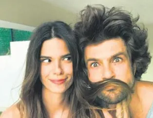 Saçını bıyık yaptı