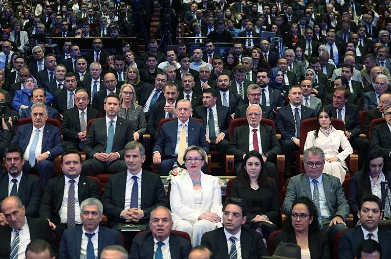 baskan-erdogandan-chpdeki-kavgaya-gonderme-dun-kahraman-ilan-ettiklerini-bugun-hain-ilan-ediyorlar-enerji-mesa-1780492247683.jpeg Başkan Erdoğan'dan CHP'deki kavgaya gönderme: Dün kahraman ilan ettiklerini bugün hain ilan ediyorlar | Enerji mesajı: Milli güvenlik meselesi-6