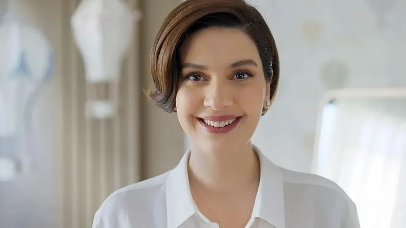 berguzar-korel-ve-mehmet-gunsur-ayni-dizide-bomba-gercek-hayat-hikayesi-geliyor-1722785722582.jpeg Bomba gerçek hayat hikayesi geliyor! Bergüzar Korel ve Mehmet Günsür aynı dizide!-3