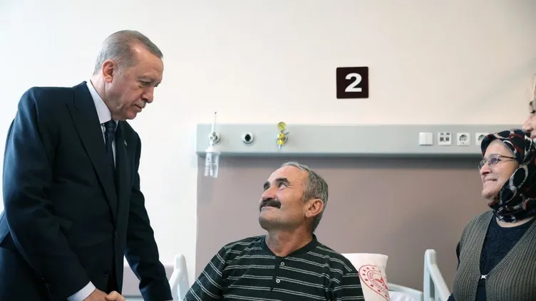 ▶️ Başkan Recep Tayyip Erdoğan, Antalya Şehir Hastanesi'nde tedavi gören hastaları ziyaret etti