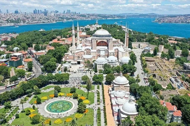 Türkiye'den Fransa'ya Ayasofya çağrısı: Kaçırdığınız eserleri iade edin
