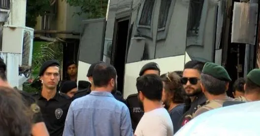 esenyurtta-tekel-bayi-baskininda-flas-gelisme-8-supheliden-3u-tutuklandi-katiller-nasil-yakalandi-1691080761296.jpeg Esenyurt'ta tekel bayi baskınında flaş gelişme: 8 şüpheliden 3'ü tutuklandı! Katiller nasıl yakalandı?-5