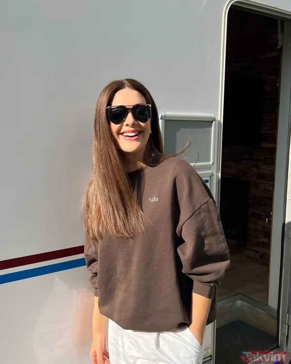 Instagram Hesabını Oldukça Aktif Kullanan Ve Hemen Hemen Her Yayınladığı Pozla Adından Söz Ettiren Ünlü Oyuncu, Bu Kez Büyük Oğlu Ali İle Yaşadığı Eğlenceli Bir...