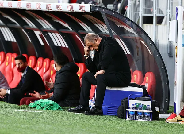 goztepeyi-3-golle-gecen-galatasarayda-fatih-terim-ben-de-yumruklarimi-sikiyorum-yutkunuyorum-1618686783793.jpg Göztepe'yi 3 golle geçen Galatasaray'da Fatih Terim: Ben de yumruklarımı sıkıyorum, yutkunuyorum-3